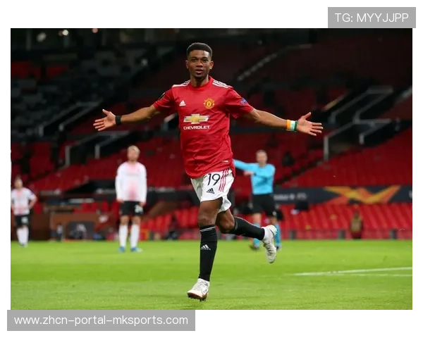 迪亚洛赛后躺地掩面,曼联主场平局遗憾收场 迪亚洛赛后躺地掩面,曼联主场平局遗憾收场