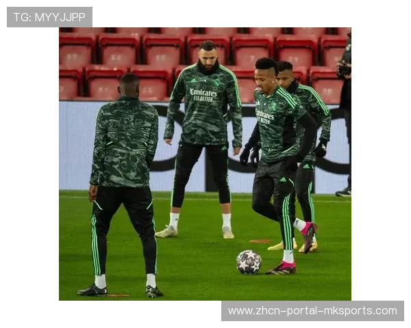 皇马赛前热身播放欧冠主题曲,模拟欧战氛围 皇马赛前热身播放欧冠主题曲,模拟欧战氛围